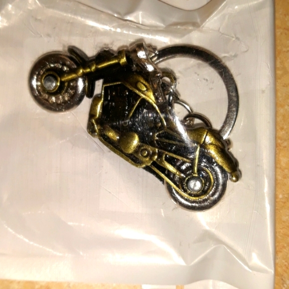 NWT Motorcycle KEYCHAIN - Picture 2 of 8